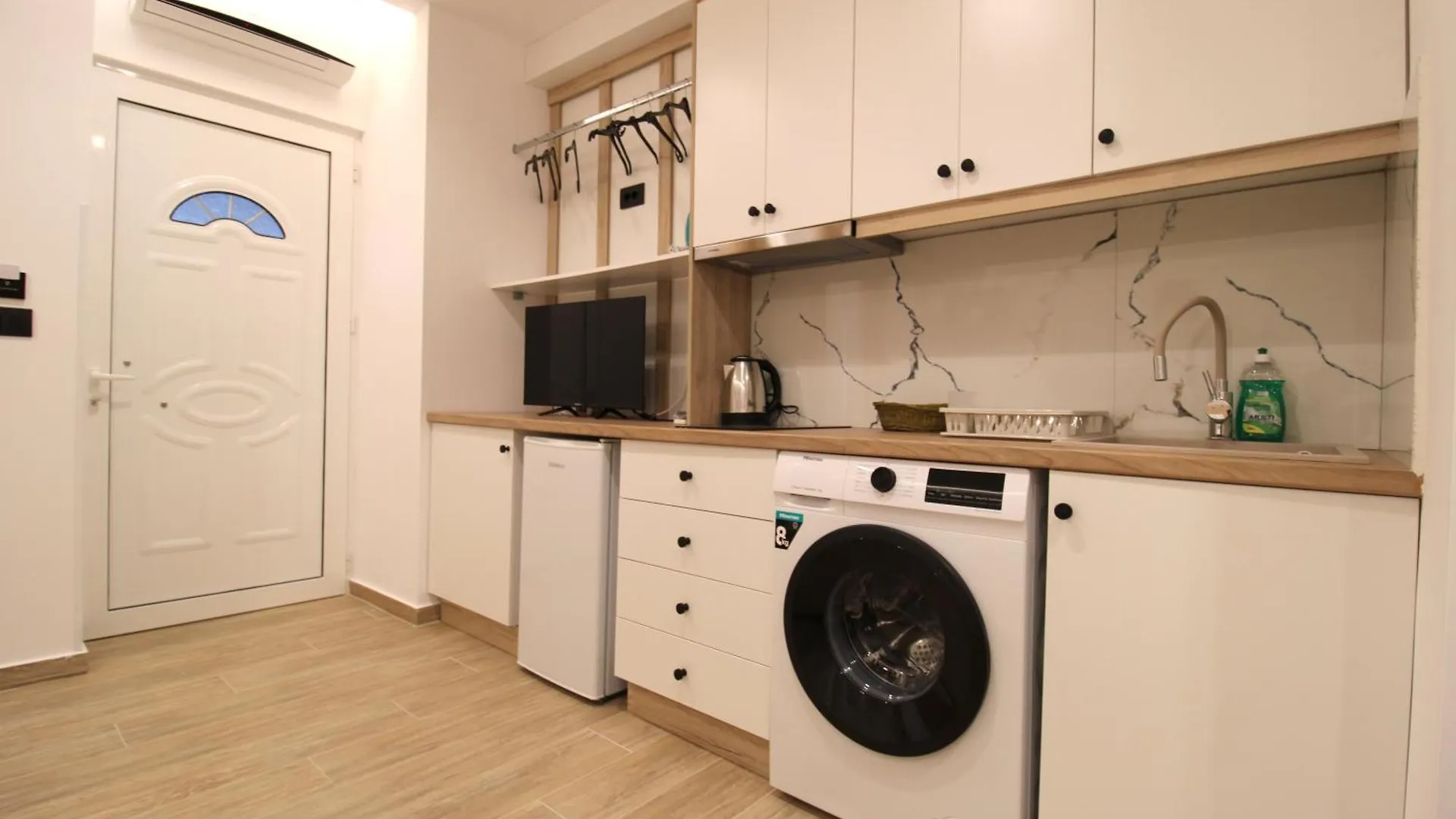 Reni Risi Deluxe Studio Sarande Albania