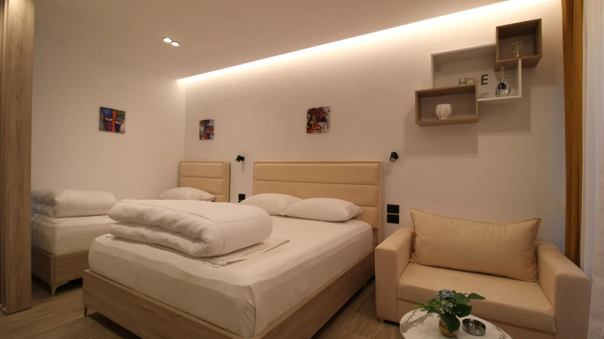 Reni Risi Deluxe Studio Sarande