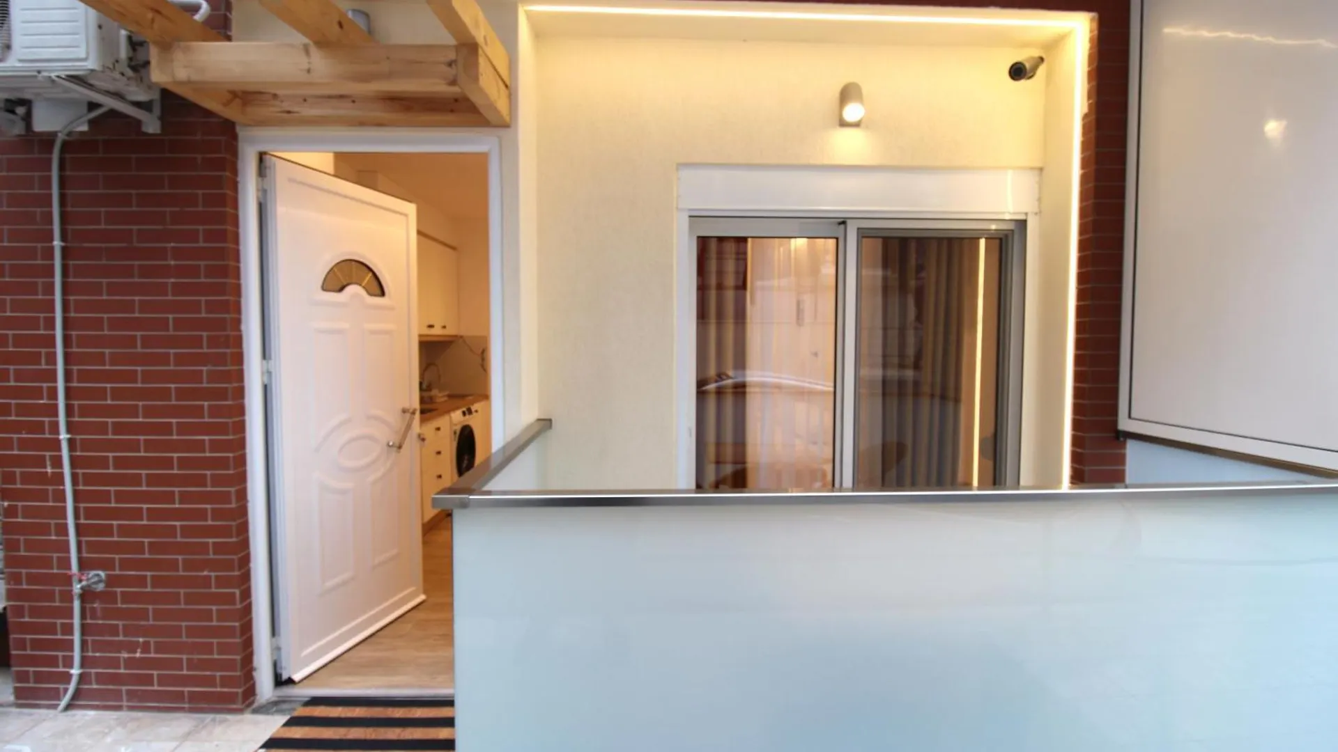 Reni Risi Deluxe Studio Sarande